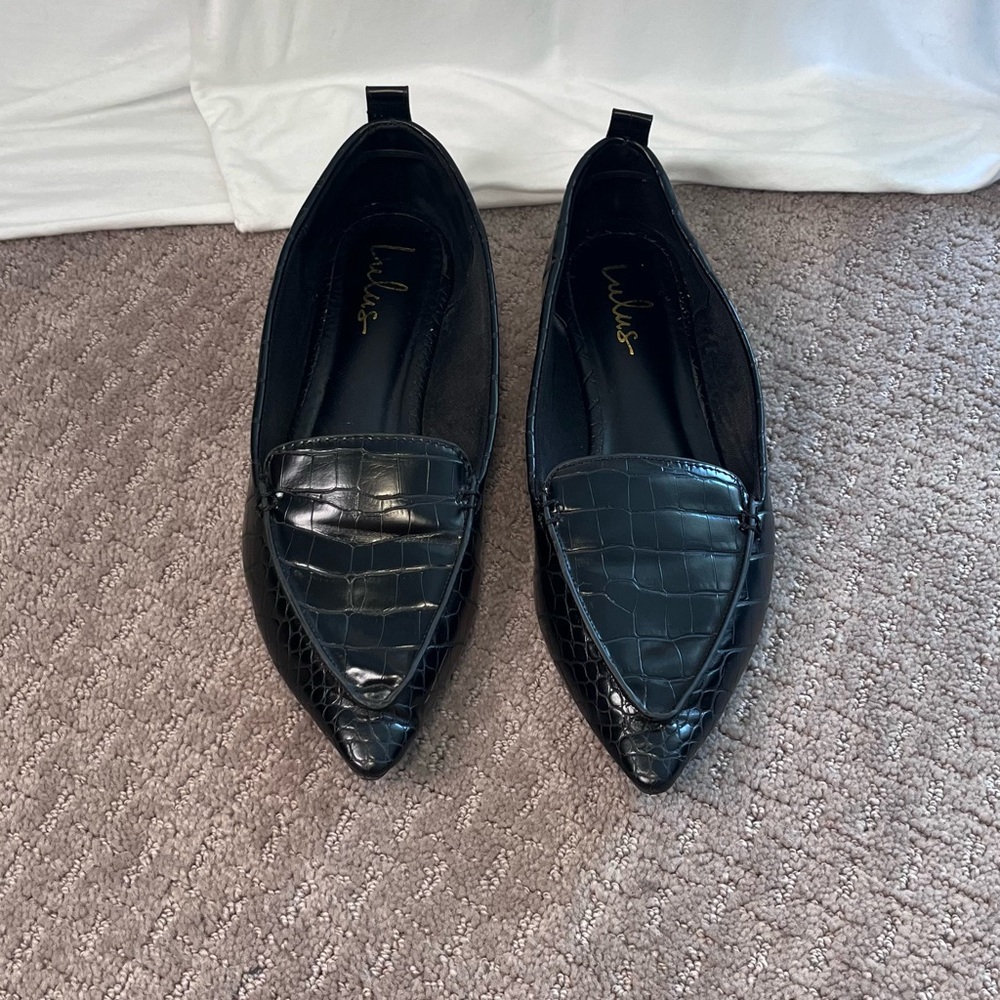 Lulu's Black Croc-Embossed Flats